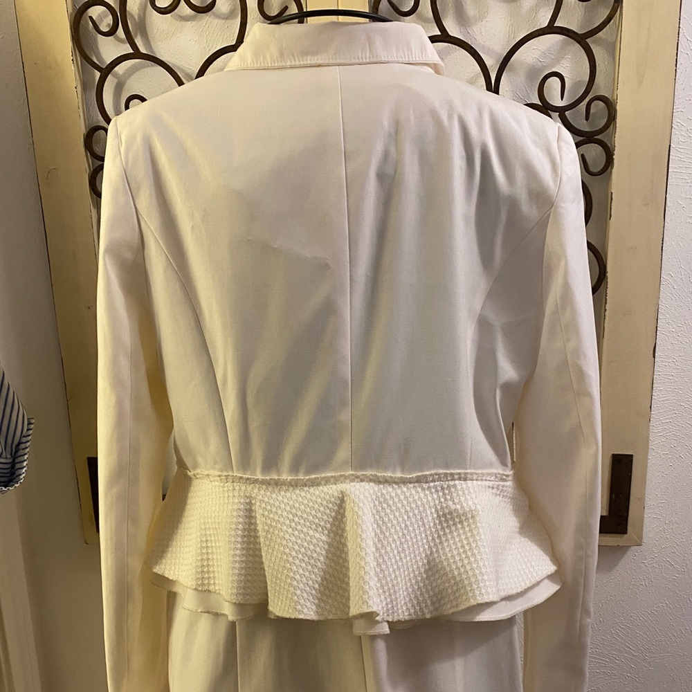 Elle Tahari Winter White Ruffled Lined Coat~Size S
